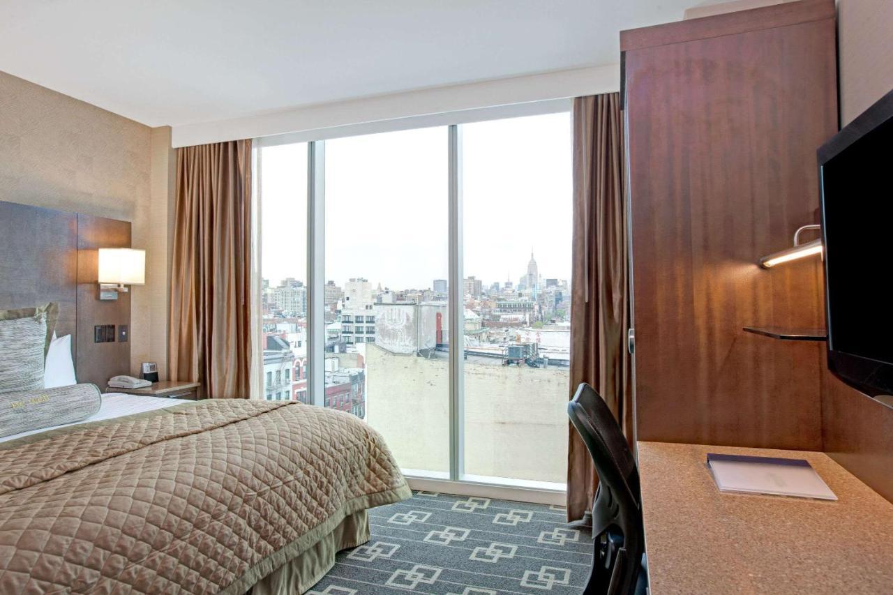 Wyndham Garden Chinatown Hotel New York Bagian luar foto